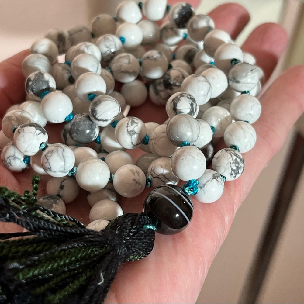 Vintage Y2K Boho Southwestern white howlite banded agate Long Mala Bead Necklace